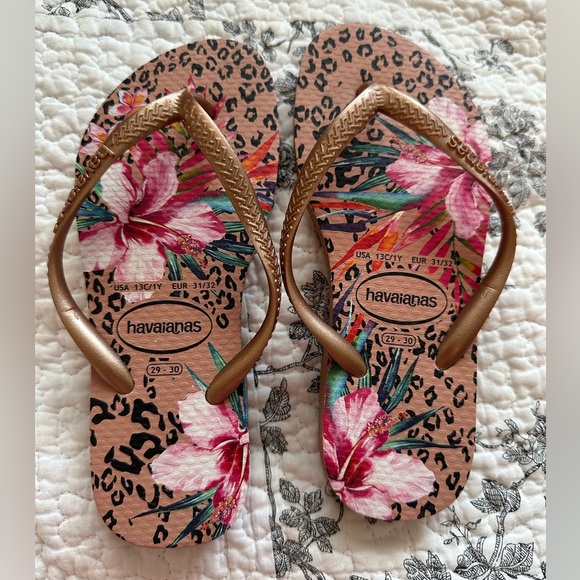 Havaianas Other - Havaianas Youth Animal Print Flip Flops in Crocus Rose